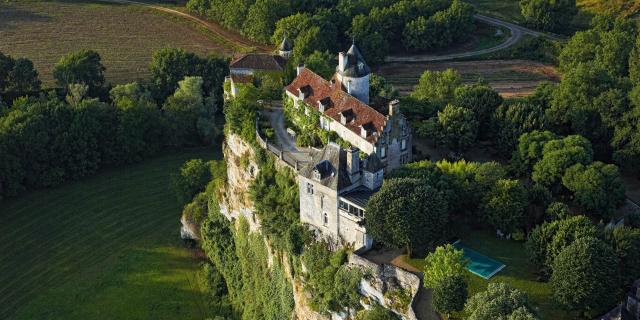 Château de Belcastel au dessus de la Dordogne à Lacave, Lot. #ValleeDeLaDordogne, l'étonnant voyage !