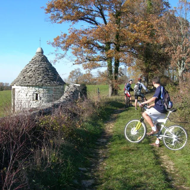 a-vlo-sur-le-pnr-des-causses-du-quercy-pnrcq.jpg