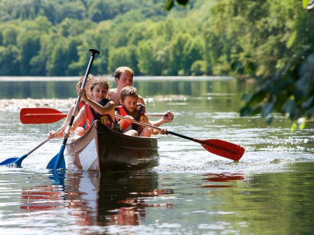 Can En Famille Sur La Dordogne ® Lot Tourisme P. Soissons