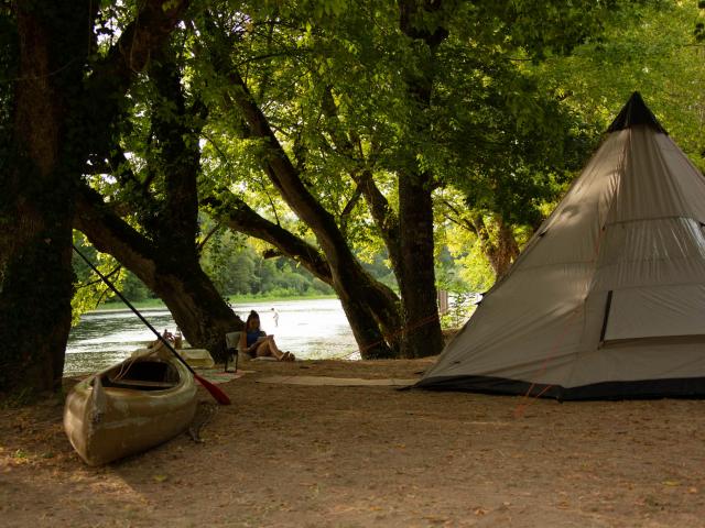 Camping Grande Tente Creysse ©malikaturin 00098