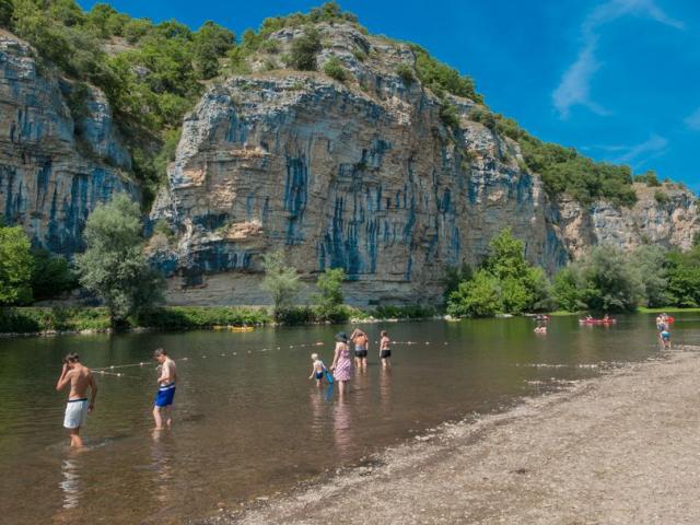 Baignade dans la Dordogne à Gluges