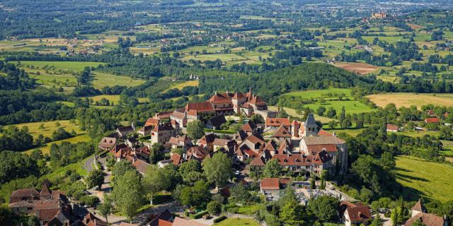 Loubressac avec Castelnau en arrière plan