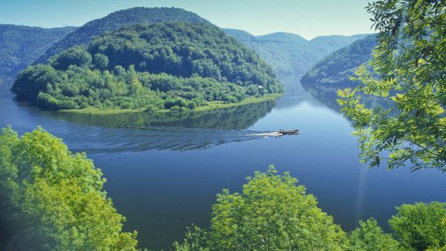 Correze - Une gabare dans les gorges de la Dordogne