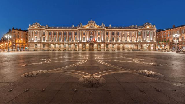 20090623 Toulouse Capitole Night Wikimedia Commons.jpg