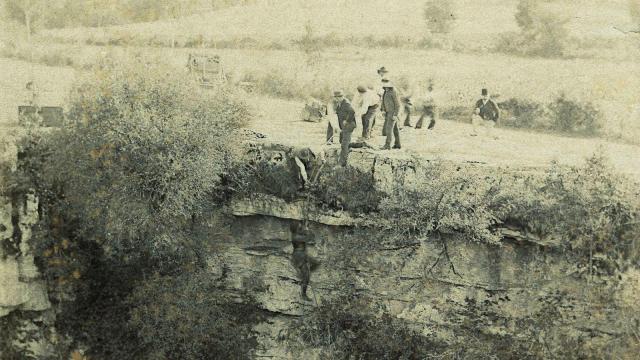 Descente dans le Gouffre (1890)