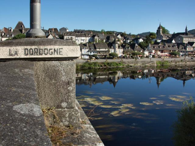 Les quais d'Argentat-sur-Dordogne