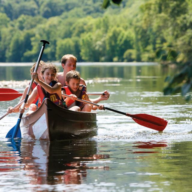 Canoe En Famille.jpg