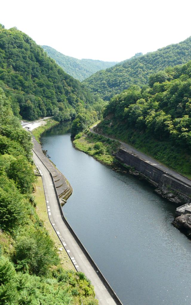 Dordogne Aval Barrage Du Chastang 1.jpg