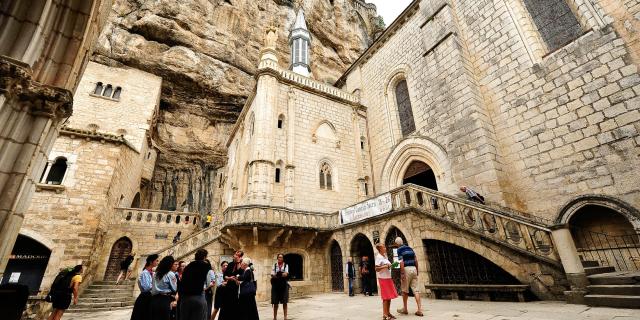 Esplanade Du Sanctuaire De Rocamadour.jpg