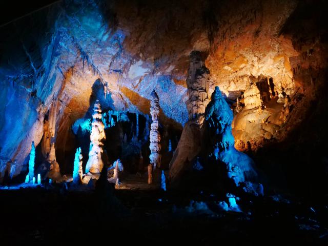 Grotte Des Carbonineres 1.jpg