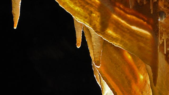 Grottes De Cougnac Gourdon Draperies.jpg