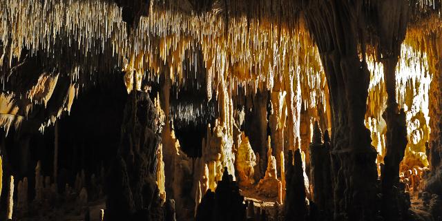 Grottes De Cougnac Gourdon Magnifique Salle.jpg