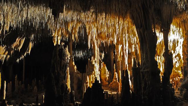 Grottes De Cougnac Gourdon Magnifique Salle.jpg