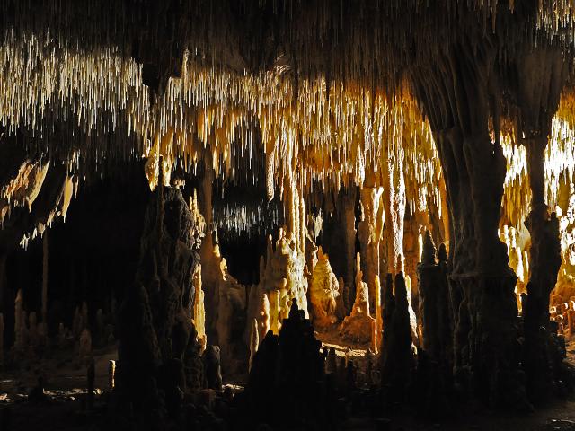 Grottes De Cougnac Gourdon Magnifique Salle.jpg