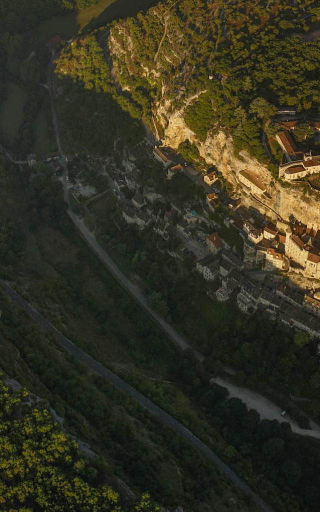 Rocamadour Cite Sacree Agripee A La Falaise.jpg