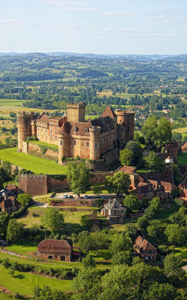 Chateau De Castelnau A Prudhomat.jpg