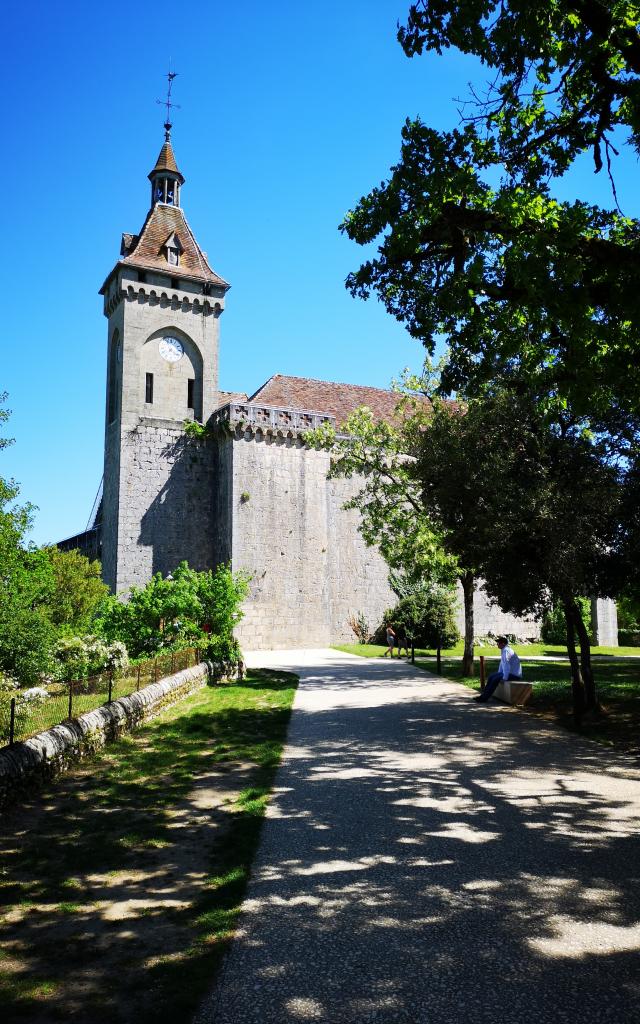 Entrée du chemin de croix et château - parking du château