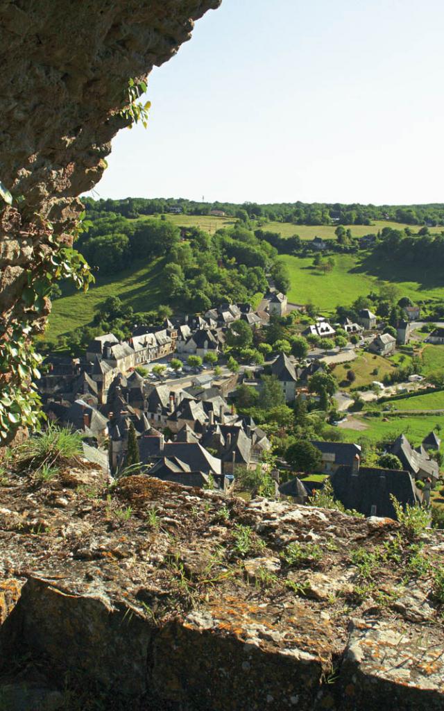 Village vu du chateau de Turenne