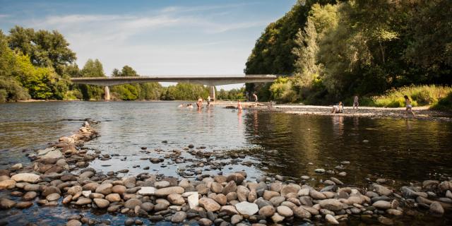 Baignade dans la rivière Dordogne