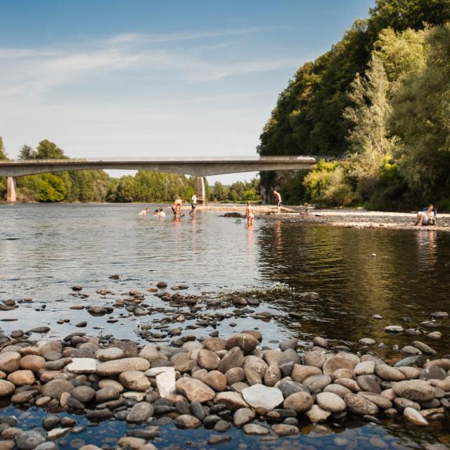 Baignade dans la rivière Dordogne