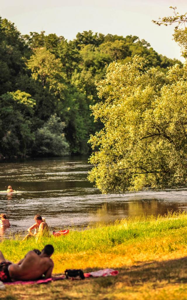 La plage du Vieux Chêne à Montvalent