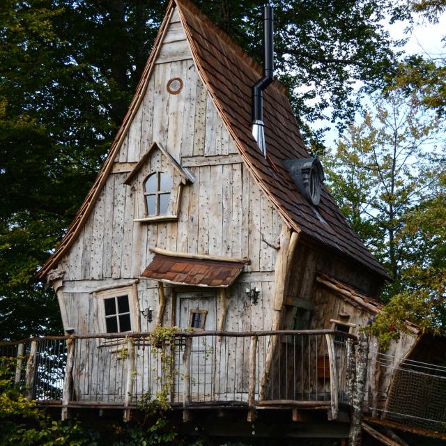 cabane-etonnante-ferme-des-histoires-melangees-cecile-may-ot-vallee-de-la-dordogne.jpg