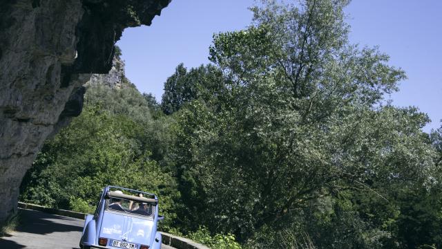 Cindy Koh Lanta En 2cv © Dan Courtice Ot Vallée De La Dordogne