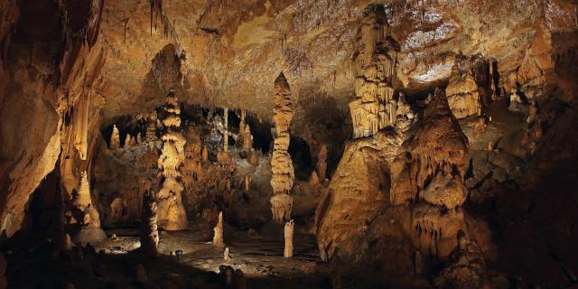 Concrétions Grotte des Carbonnières