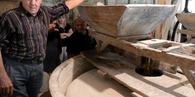 Hubert Faure Et La Farine Du Moulin De Cougnaguet © Ot Vallée De La Dordogne