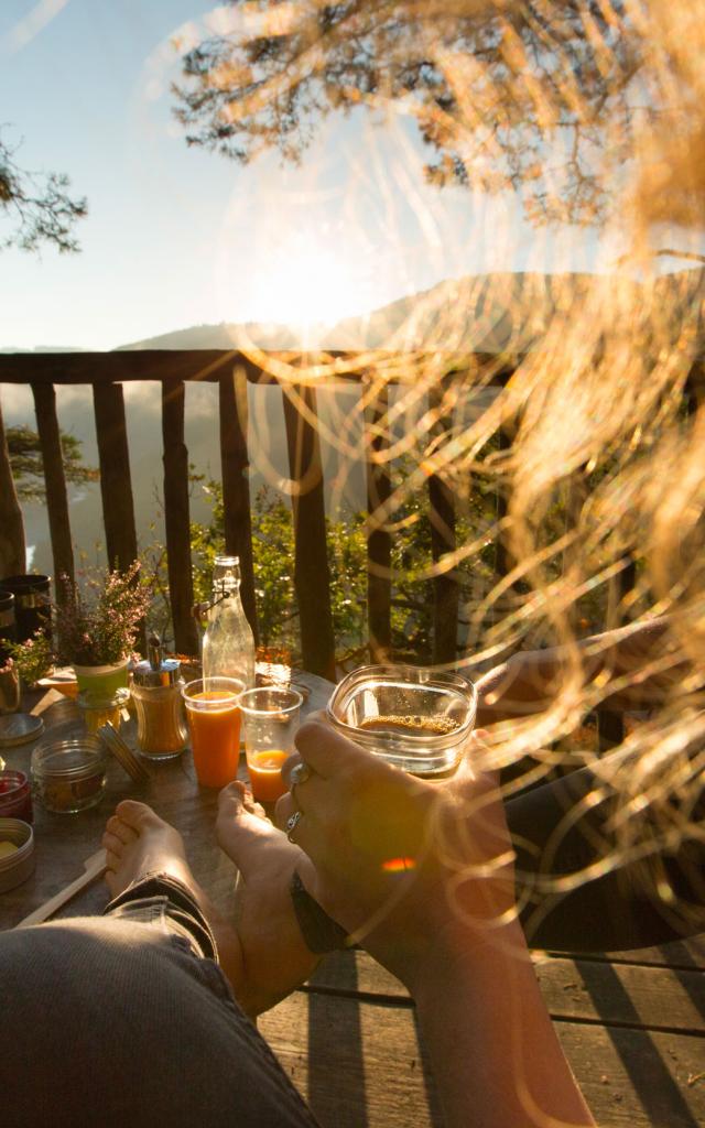  Cabane Et Petit Dej Avec Vue © Malika Turin Vallée De La Dordogne