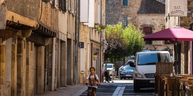 Dans Les Rues De Saint Céré © E. Gerbois Vallée De La Dordogne 28