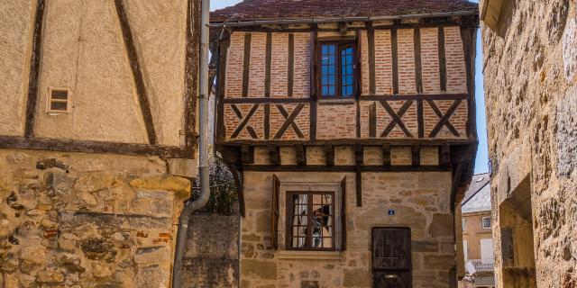 Dans Les Rues De Saint Céré © E. Gerbois Vallée De La Dordogne 34