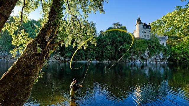 FRANCE. LE LOT. Le Château de la Treyne (hôtel Relais & Chateau ). Photo retouchée: un échafaudage qui masquait une partie de la facade a été effacé.