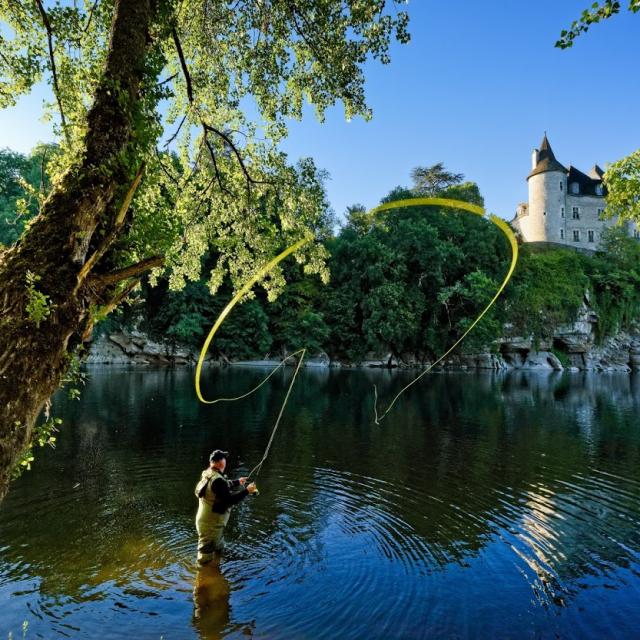 FRANCE. LE LOT. Le Château de la Treyne (hôtel Relais & Chateau ). Photo retouchée: un échafaudage qui masquait une partie de la facade a été effacé.