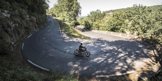 moto French Retro Ride © Brice Daraut