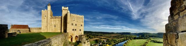 Château De Beynac. Vue Sur La Dordogne