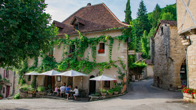 Façade de l_Hôtel-restaurant du Sombral © Lot Tourisme - C. Novello