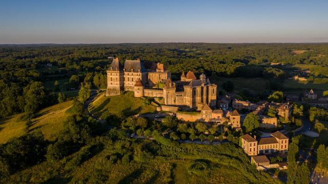 France, Dordogne (24), Périgord Pourpre, Biron, château de Biron, (vue aérienne)//France, Dordogne, Purple Perigord, Biron, Castle of Biron, (aerial view)