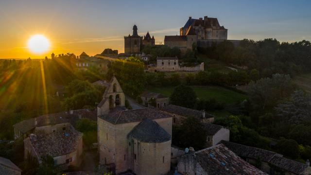 France, Dordogne (24), Périgord Pourpre, Biron, château de Biron, (vue aérienne)//France, Dordogne, Purple Perigord, Biron, Castle of Biron, (aerial view)