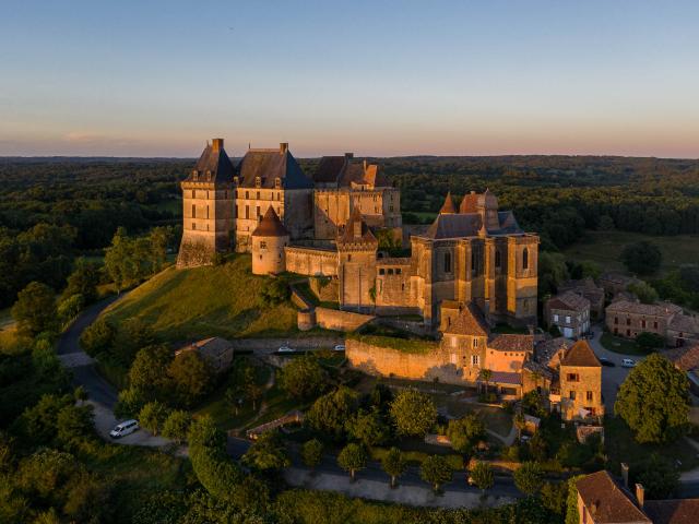 dji-0279-chateau-de-birondeclicdecolle.jpg