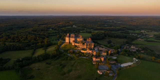 France, Dordogne (24), Périgord Pourpre, Biron, château de Biron, (vue aérienne)//France, Dordogne, Purple Perigord, Biron, Castle of Biron, (aerial view)