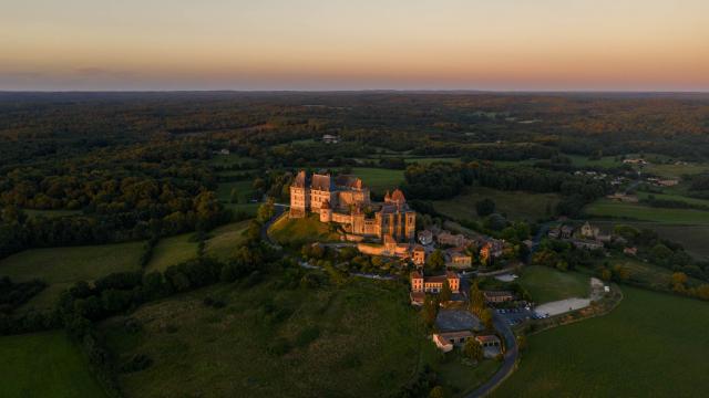 France, Dordogne (24), Périgord Pourpre, Biron, château de Biron, (vue aérienne)//France, Dordogne, Purple Perigord, Biron, Castle of Biron, (aerial view)