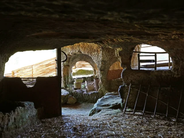 fort-troglodyte-chateau-de-commarque.jpg