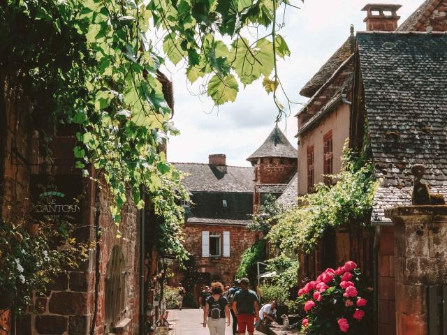 collonges-la-rouge-dordogne-vallee-visite-plus-beaux-villages-de-france.jpg