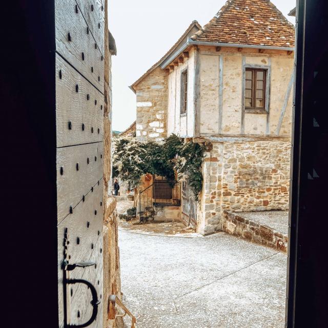 Curemonte porte de l'église