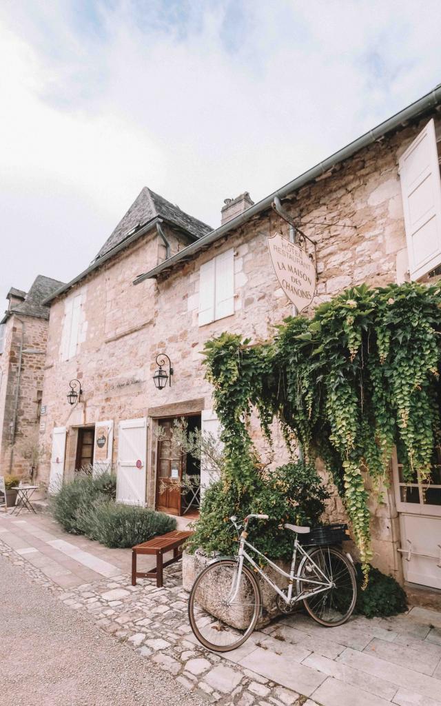 Turenne, une ruelle avec un vélo