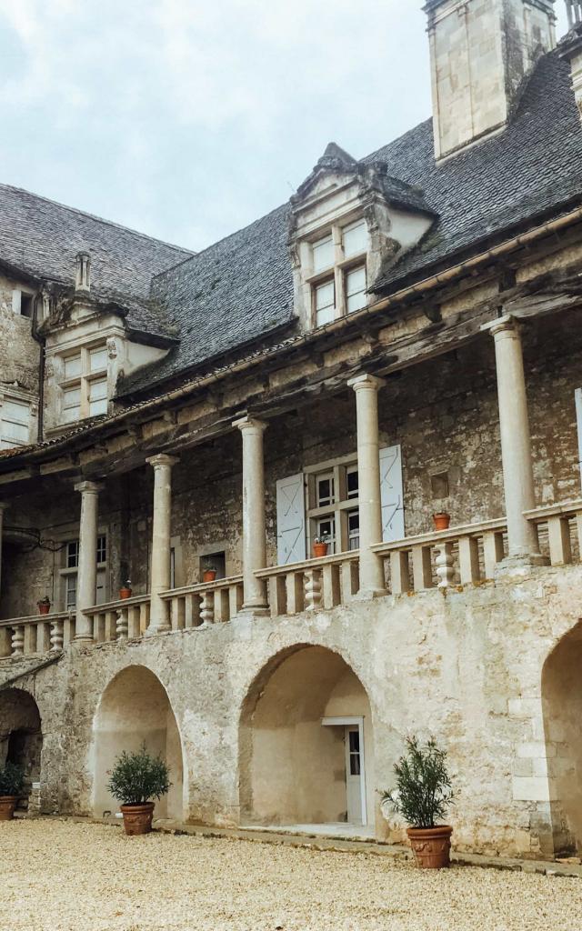 Château De Cénevières