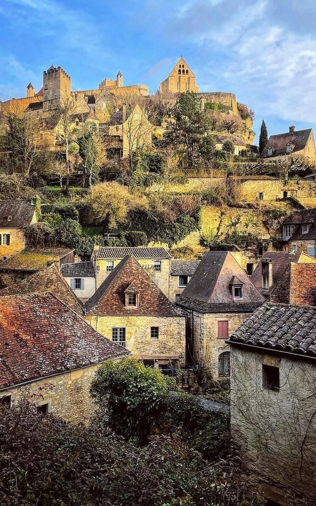 Instagram #chateaudebeynac