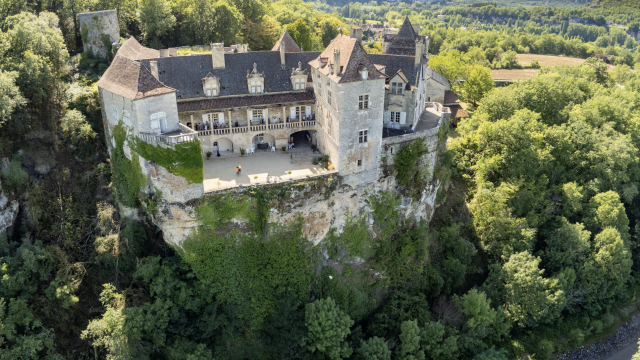 Vue aérienne du Château de Cénevières