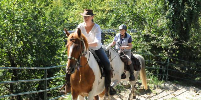 Tours De Merle Randonnée à Cheval © Christelle Bouyoux Corrèze Tourisme